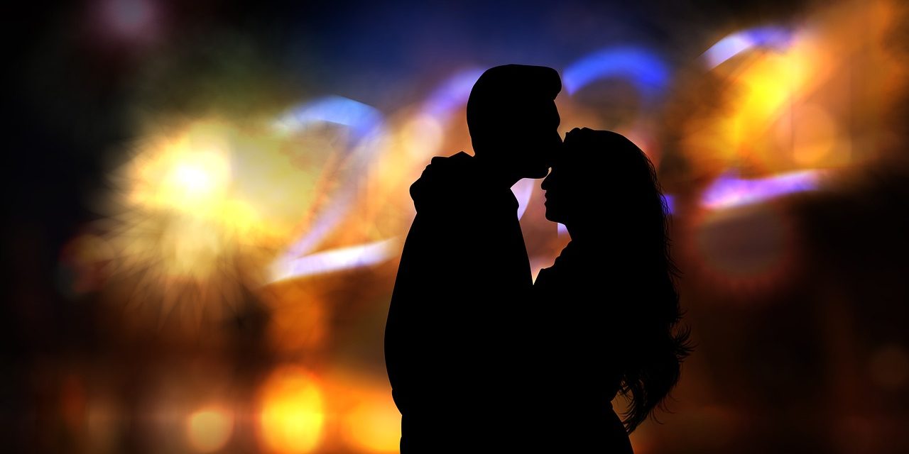 Într-o relație, primul sărut unește două personalități diferite…